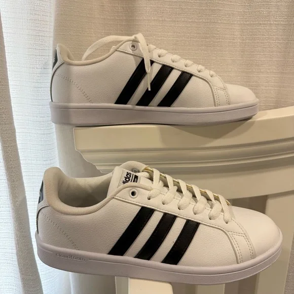 NWOB Adidas Women's White and Black Athletic Shoes grand court sneakers - Picture 1 of 7